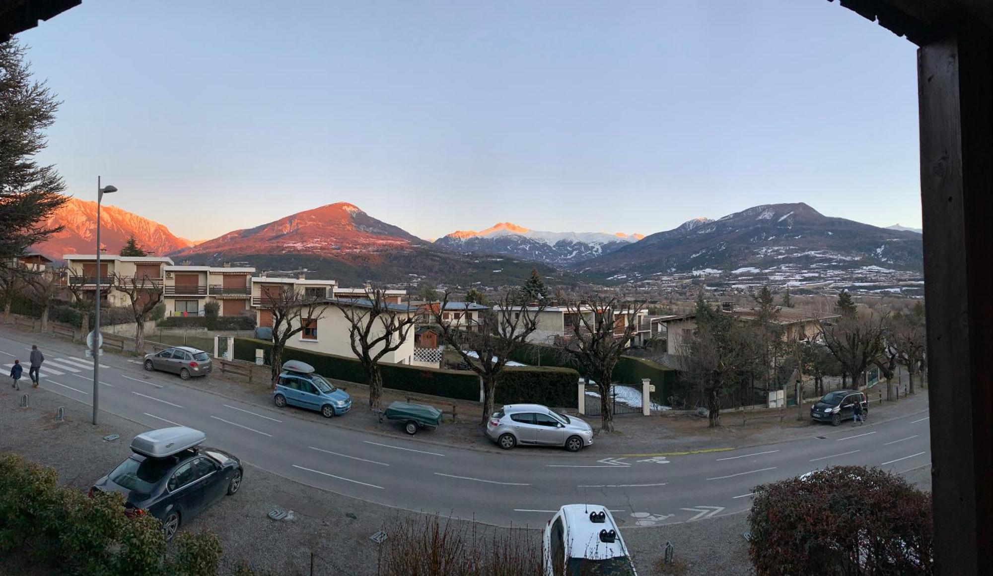 Appartement agréable à deux pas du plan d'eau Embrun Exterior foto
